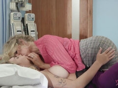 Julia Ann, Gabbie Carter - Lesbians in Hospital - Julia ann