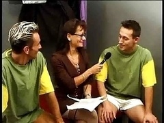 Sport Teem Have an intercourse Hairy Milf In Changing-room
