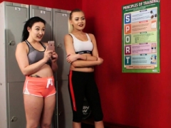 Voyeur gym duo vid JOI in fitness lockerroom