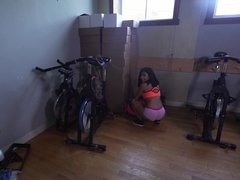 Grosse bite, Gros seins, Sucer une bite, Brunette brune, Tir de sperme, Fille latino, Pov, Chevaucher