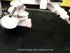Naive gym bunny gets cash for fucking rich dude instead of training