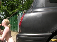 Auto, Handjob, Lecken, Geld, Im freien, Pov, Arsch lecken, Schlampe