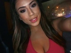 Sucer une bite, Brunette brune, En levrette, Doigter, Poilue, Branlette thaïlandaise, Seins naturels, Pov