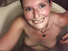 Salle de bains, Britannique, Orgasme, Petite femme, Pov, Mamelons bombés, Réalité, Nénés