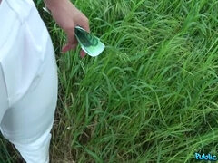 Sexy Spanish fuck in field for cash