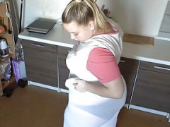 Belle grosse femme bgf, Gros cul, Gros seins, Blonde, Sucer une bite, Rondelette, Éjaculation interne, Cuisine