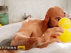 Anal, Gros seins, Sucer une bite, Éjaculer dans la bouche, Hd, Rasée, Douche, Nénés