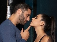 お尻, デカ尻, フェラチオ, 毛深い, 手コキする, キス, タトゥー, ティーン