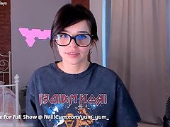 Nerdy pawg gamer woman makes herself jizz and squirt