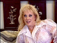 Milf Diane Diamonds spreads her legs broad open for her neighboor to poke