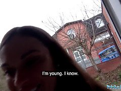 Sucer une bite, Brunette brune, Gorge profonde, Hard, Mère que j'aimerais baiser, Maman, Pov, Public