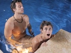 Tette grandi, Brunetta, Schizzo di sborra, Leccata, Tette naturali, Orgasmo, All'aperto, Piscina   biliardo