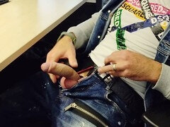 Tir de sperme, Jeans, Masturbation, Bureau, Solo