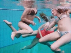 Lesbisch, Im freien, Pool, Öffentlich, Russisch, Erotischer film, Titten, Unter wasser