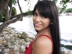 Sucer une bite, Brunette brune, En levrette, Branlette thaïlandaise, Seins naturels, Pov, Rasée, Adolescente