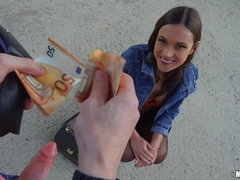 Sucer une bite, Brunette brune, De plein air, Pov, Public, Jarretelles, Adolescente, Nénés